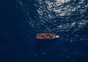 فقدان 61 مهاجرًا بعد غرق قاربهم في البحر المتوسط