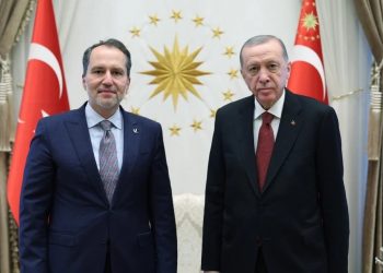 صحفية: حزب الرفاه يثير غضب «العدالة والتنمية»