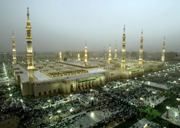 30 طنًّا من العطور يوميًّا لتعطير المسجد النبوي الشريف