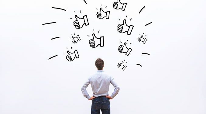 مجاملة كاذبة