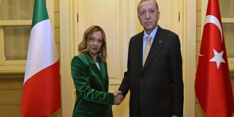 تقارير: إيطاليا تستعين بنفوذ تركيا لإيقاف الهجرة من ليبيا!