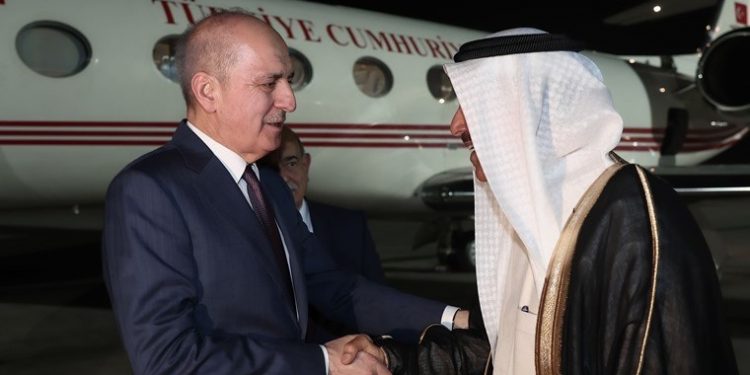 رئيس البرلمان التركي يصل الإمارات