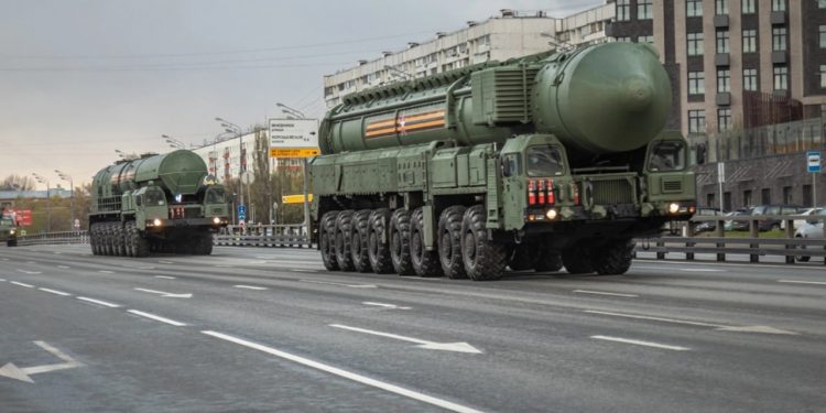 التيليجراف: الولايات المتحدة تنشر رؤوس نووية في بريطانيا