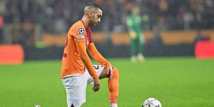 المغربي حكيم زياش يقرر الرحيل عن غلطة سراي 