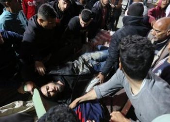 غارة إسرائيلية تسقط 300 فلسطينيًا في غزة ينتظرون المساعدات!