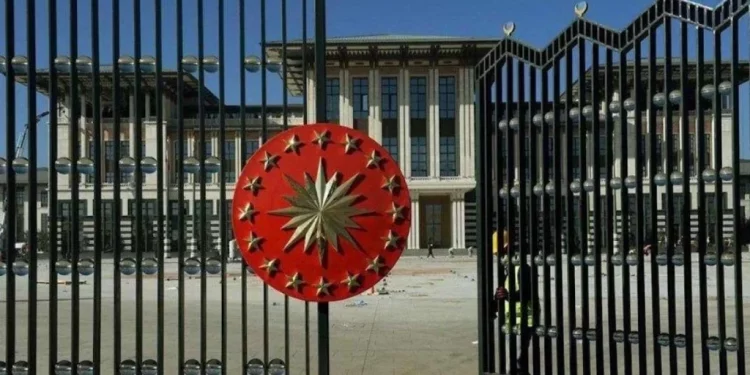 مستشار الرئيس التركي: أردوغان زعيم يساري!