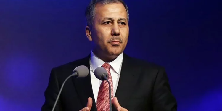 وزير الداخلية التركي يحذر من انهيار أرضي جديد