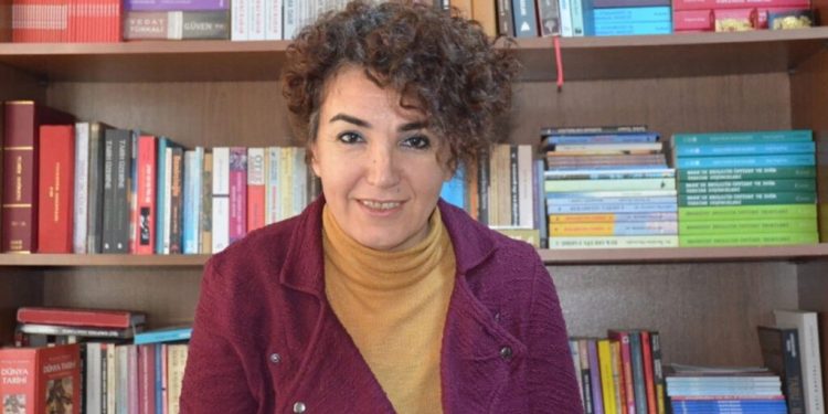 الشرطة تداهم منزل برلمانية كردية في إسطنبول