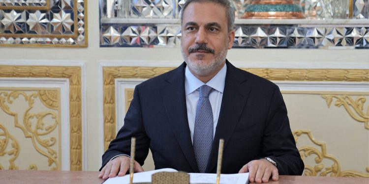 صحفية تركية تسلط الضوء على انتحار دبلوماسيين بالخارج