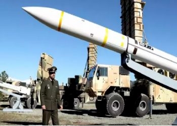 إيران تكشف عن منظومة دفاع جوي مع تصاعد التوترات