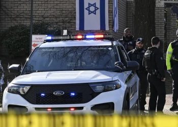 جندي أمريكي يشعل النار في نفسه ويهتف “فلسطين حرة”!