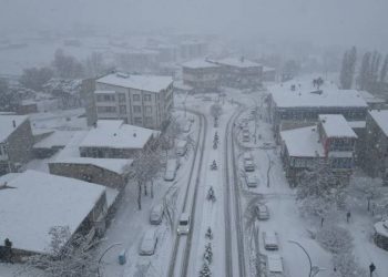 الثلوج تحاصر 403 منطقة سكنية في 3 ولايات تركية