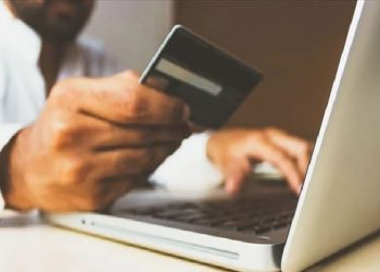 تركيا.. زيادة قياسية في نفقات بطاقات الائتمان