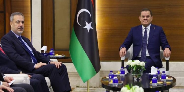 هاكان فيدان يلتقي الدبيبة في طرابلس