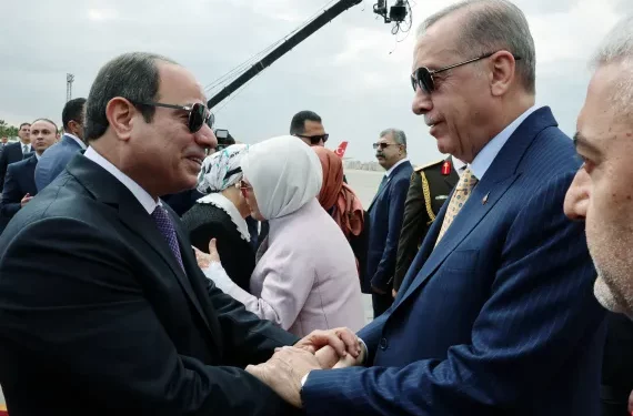 صحفي تركي: زيارة أردوغان إلى مصر مؤشر على صعوبة وضعه