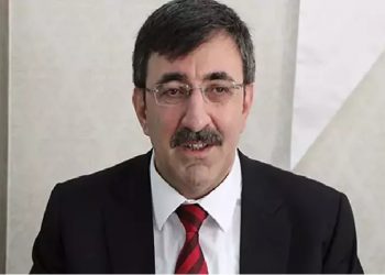 مستشار أردوغان يتوجه إلى لندن للقاء المستثمرين