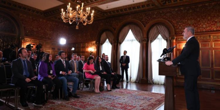 هاكان فيدان: واشنطن تستعد لتسليم تركيا مقاتلات F-16