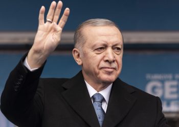 العدالة والتنمية يمهد الطريق لبقاء أردوغان بالسلطة مدى الحياة