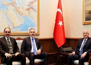 وزير الخارجية التركي في العراق رفقة وزير الدفاع ورئيس المخابرات