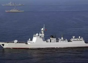 مناورات عسكرية في خليج عمان بين ثلاث حلفاء