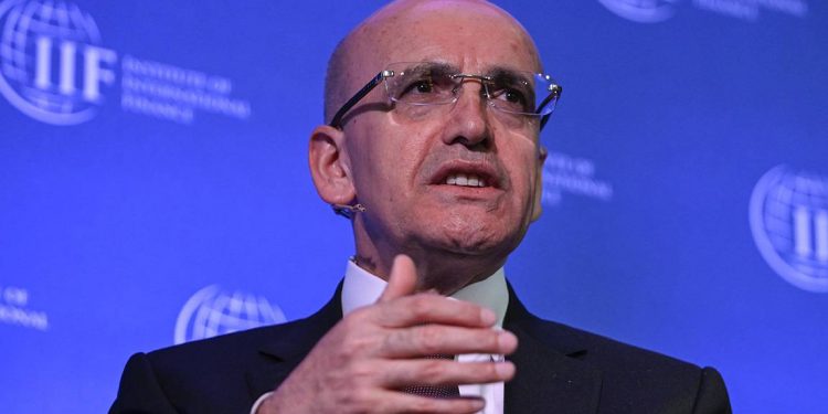 وزير المالية التركي يشارك في قمة أولوداغ الاقتصادية