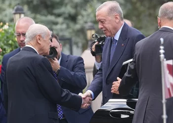 أردوغان يقدم هديتين لزعيم حزب الحركة القومية