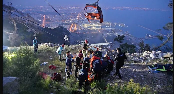 عمليات الإنقاذ مستمرة لحادث الـ”تلفريك” في تركيا
