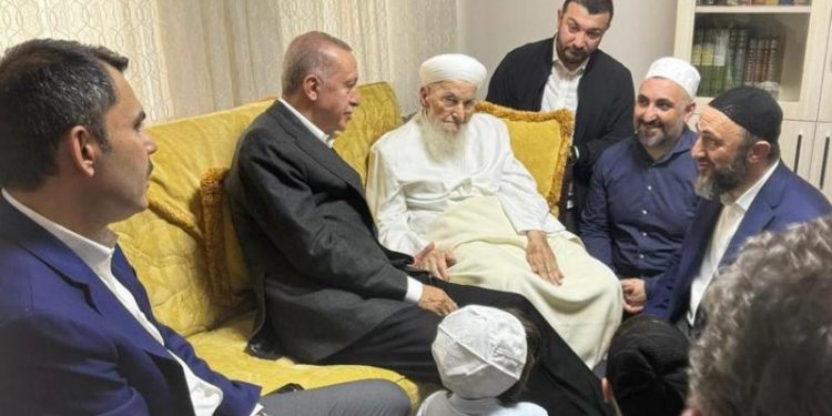 وفاة زعيم جماعة إسماعيل آغا في تركيا