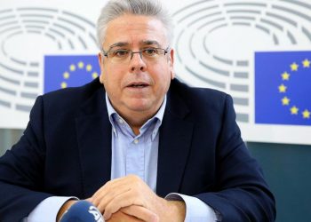 سانشيز أمور: الحكومة في تركيا تصنف نصف الشعب إرهابيين!