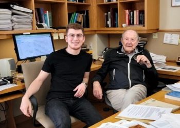 فيزيائي تركي يحصل على الجائزة الكبرى من جامعة هارفارد