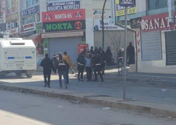 تركيا.. احتجاجات “فان” تدخل يومها الثاني والأمن يعتقل 26 شخصا