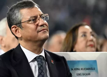 زعيم الشعب الجمهوري يحضر مؤتمر الحزب الاشتراكي الأوروبي