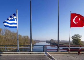 والي أدرنة يتفقد موقع الجسر الحدودي بين تركيا واليونان