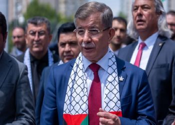 داود أوغلو: لا نريد في تركيا  دبلوماسيين للإبادة الجماعية