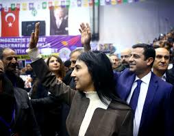 القضاء التركي يحكم بأكثر من 28 سنة سجن على “صلاح الدين دميرطاش”