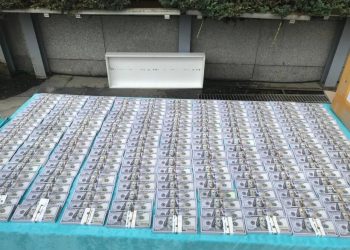 تركيا.. مصادرة 1.5 مليون دولار مزيفين في إسطنبول