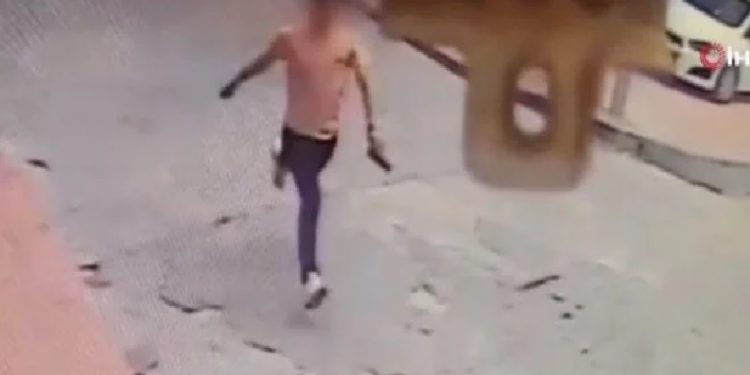 تركيا.. صبي يمطر صديقه بالرصاص في وضح النهار