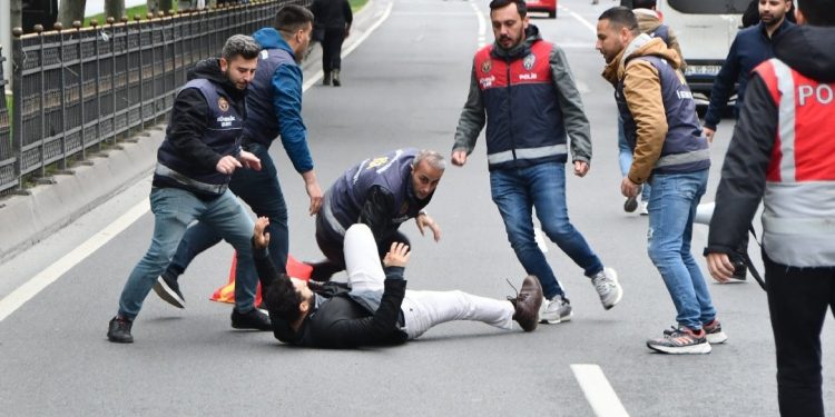 تركيا.. اعتقال 210 أشخاص حول ميدان تقسيم في عيد العمال