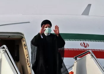 طائرة الرئيس الإيراني تواجه صعوبة في الهبوط