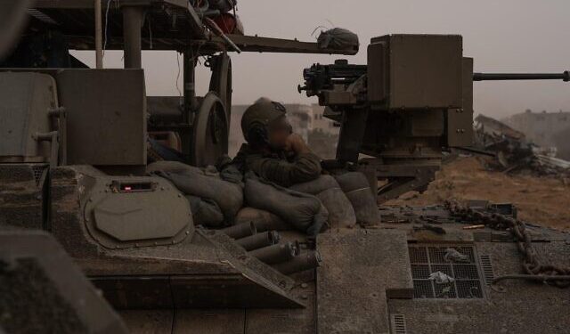 الدبابات الإسرائيلية تتقدم شرق رفح