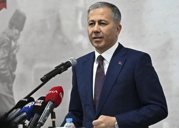 وزير الداخلية التركي يعلن اعتقال 5000 شخص