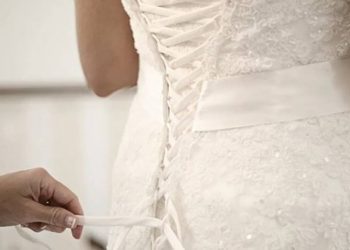 فرض رسوم على تجربة فساتين الزفاف في تركيا