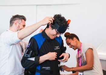 عودة رائد الفضاء التركي الثاني إلى الأرض