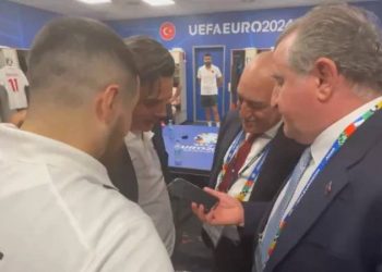 أردوغان يهنئ المنتخب التركي بالفوز