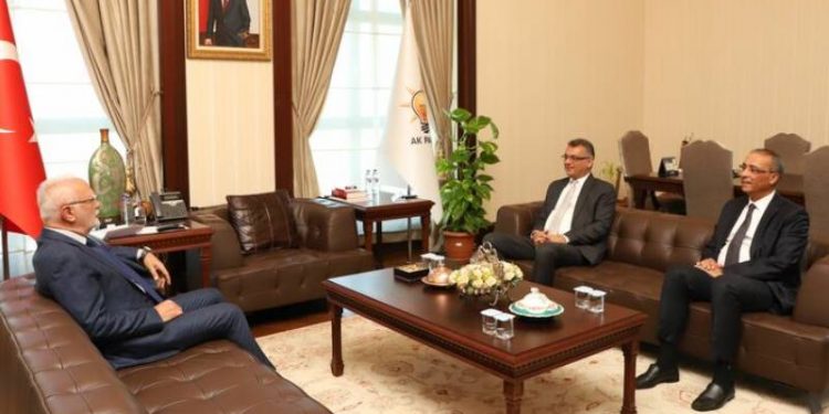 زعيم المعارضة في شمال قبرص يزور حزب العدالة والتنمية