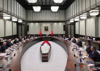 هل يقيل أردوغان وزيرين من حكومته؟