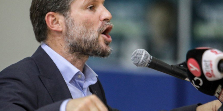 وزير المالية الإسرائيلي يدعو إلى الحرب مع حزب الله