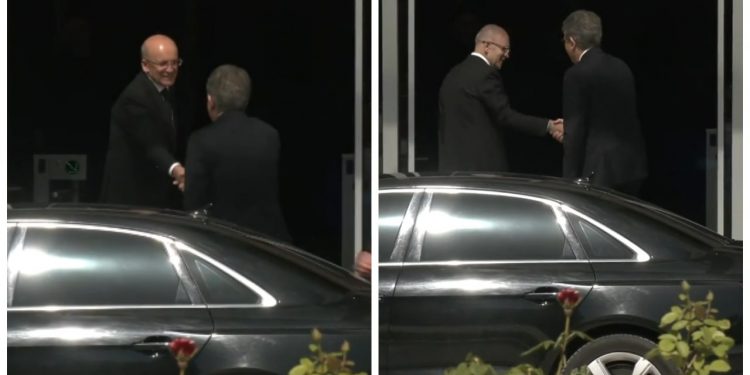 وزير المالية التركي يلتقي وزير حكومة الظل في حزب المعارضة!