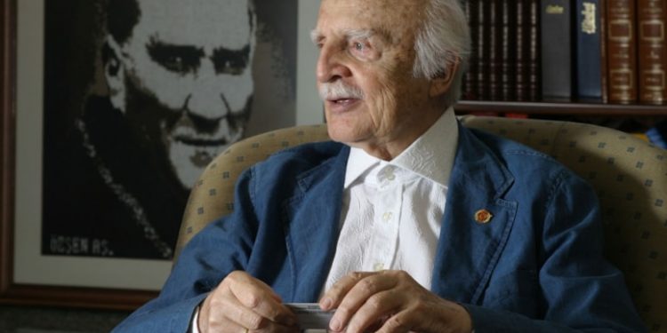 وفاة رجل الأعمال التركي جان كيراتش