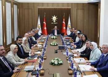 تركيا.. الحزب الحاكم يقيل رؤساء شعب 7 ولايات